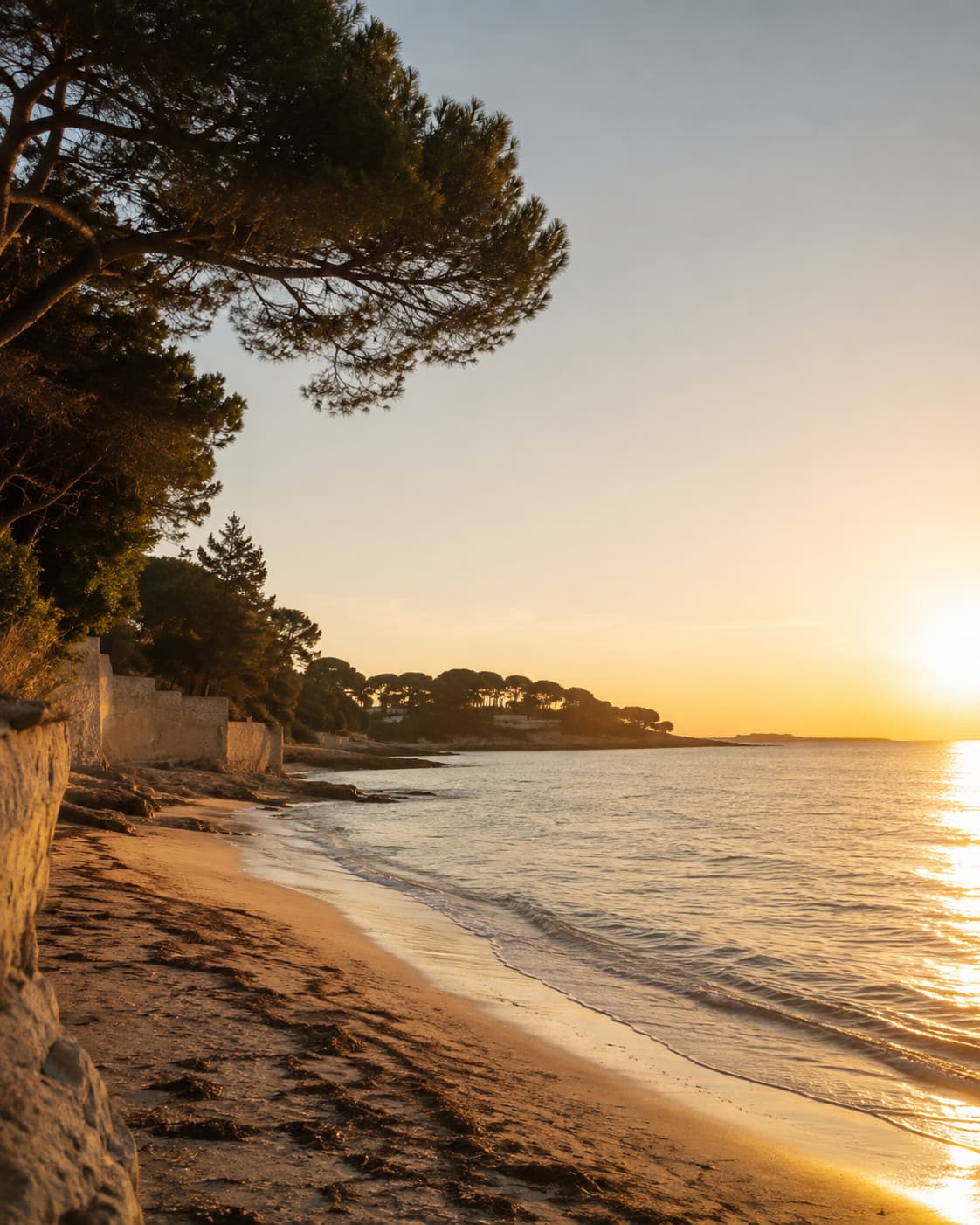 Mer à Juan-les-Pins en fin de journée.